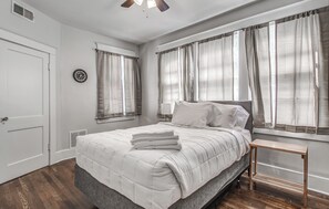 5 bedrooms, iron/ironing board, free WiFi - The Rolling Stone Near Downtown (Memphis)