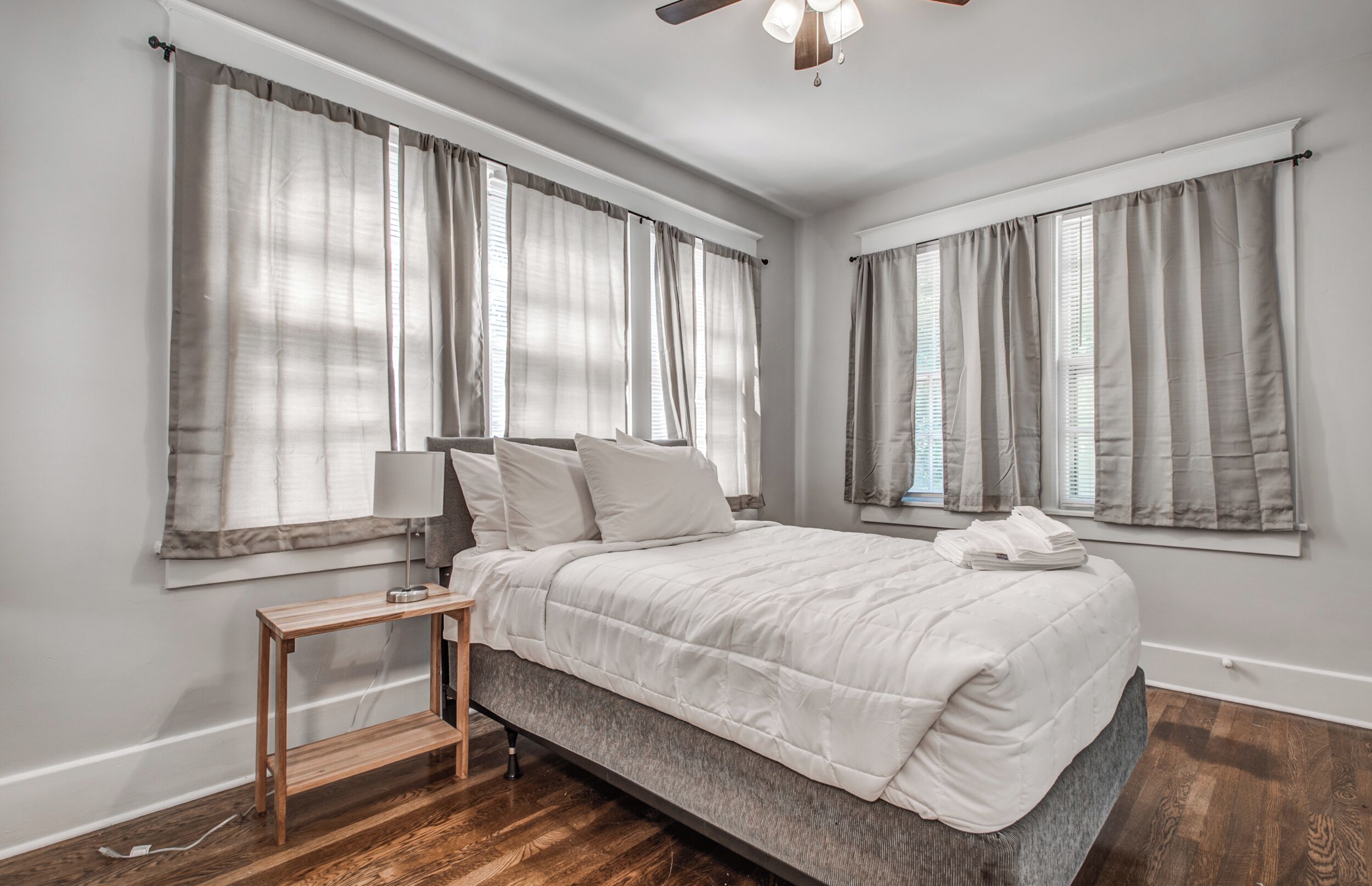 5 chambres, fer et planche à repasser, Wi-Fi gratuit