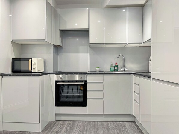 Fridge, microwave, oven, stovetop