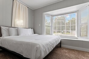 5 bedrooms - Welcome to Woodbridge (Montgomery)