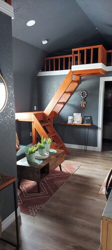 The Natasha Cabin: Cozy 3-Bed Retreat by the River