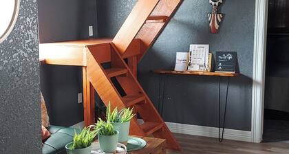 The Natasha Cabin: Cozy 3-Bed Retreat by the River