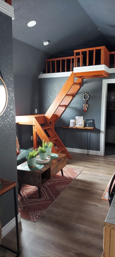 The Natasha Cabin: Cozy 3-Bed Retreat by the River