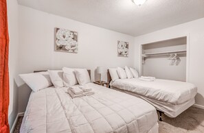 5 bedrooms, iron/ironing board, free WiFi - Near Parks Tranquil Fox Trails (Memphis)