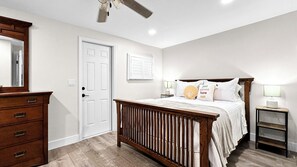 3 多间卧室、办公桌、熨斗/熨衣板、旅行婴儿床