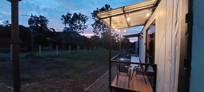 Terrace/patio - Beautiful room with terrace and view to the Arenal Volcano in La Fortuna! (La Fortuna)