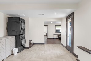 Interior - Willow - 5 Bedroom 5 Bathroom-Private Hilltop Home (Richland)