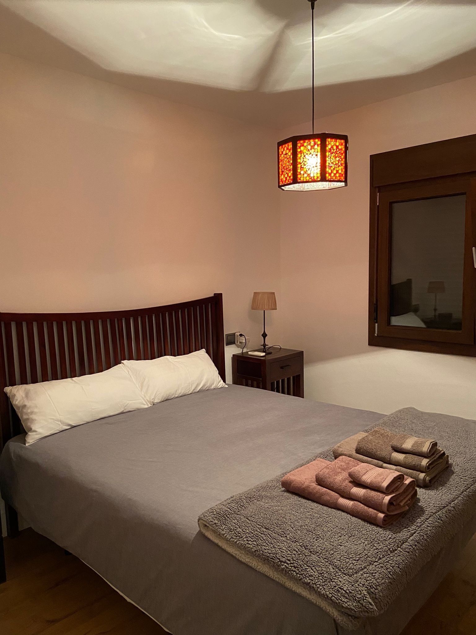 2 dormitorios, tabla de planchar con plancha, wifi y ropa de cama