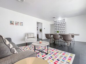 Living area - Casa Relajante (San Antonio)