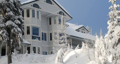 Private suite right in amazing location w/ laundry, large gear room