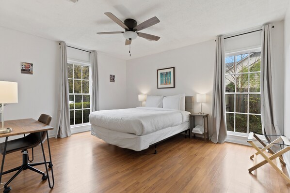 5 soverom og strykejern/-brett