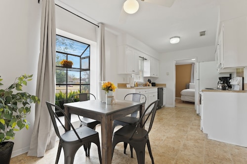 Large Fenced Yard Shamrock Stay