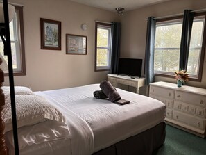 5 室のベッドルーム、デスク、アイロン / アイロン台、旅行用ベビーベッド