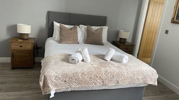 1 bedroom, iron/ironing board, travel crib, WiFi