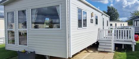 Cabin | Exterior