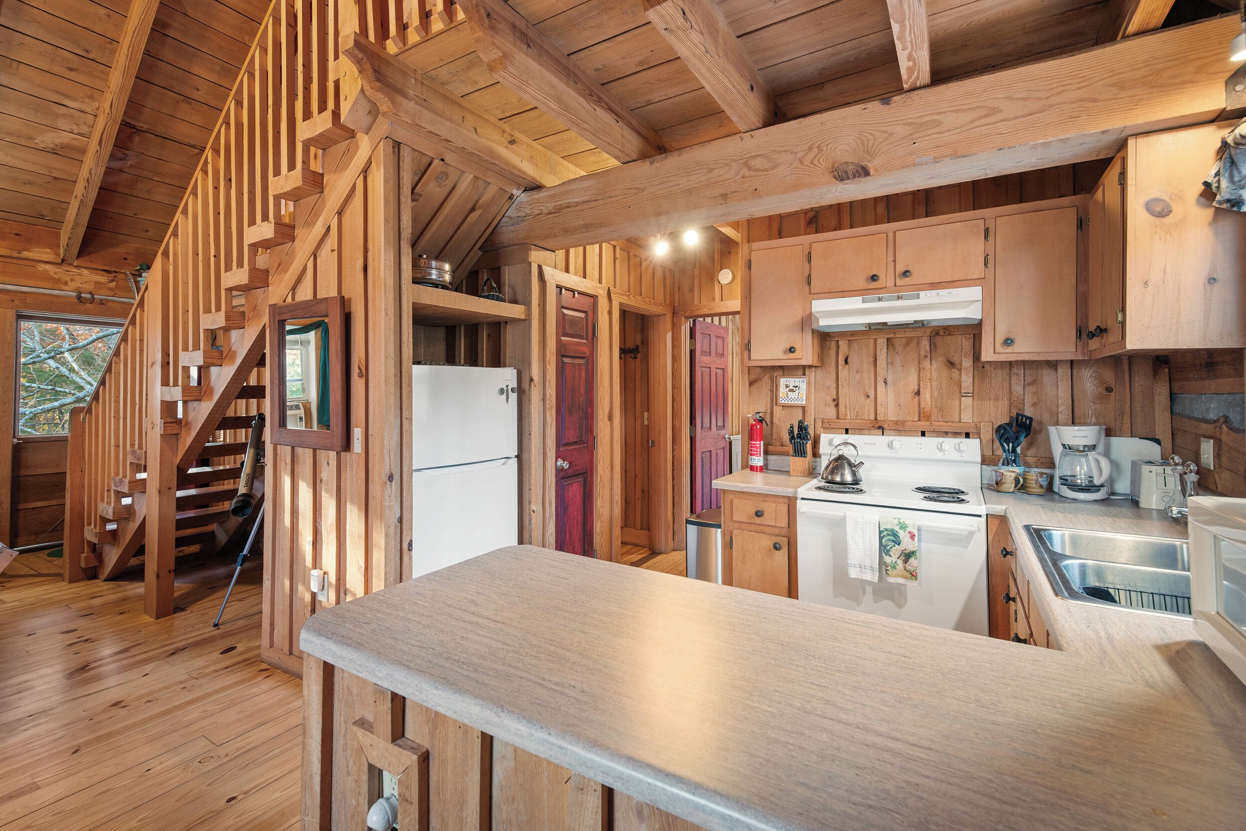 Kylskåp, mikrovågsugn, ugn och spishäll