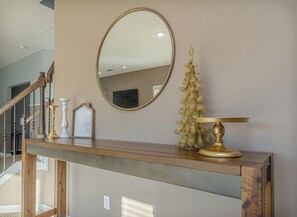 TV - Lakeside Lodging (Columbus)