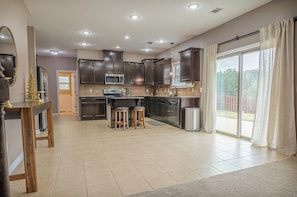 Private kitchen - Lakeside Lodging (Columbus)