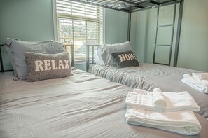 5 bedrooms, iron/ironing board