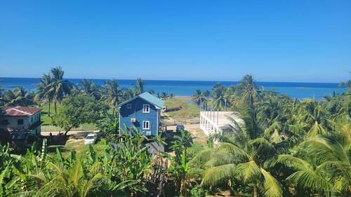 Charming 2-bedroom house with AC, WiFi in Sandy Bay