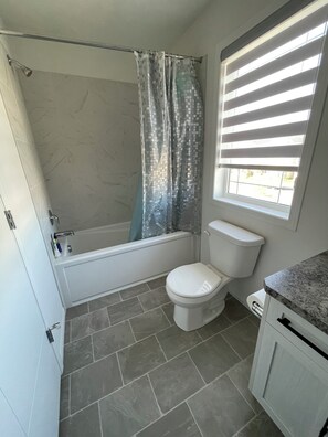 Toallas, jabón, papel de baño