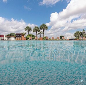 Pool - Charming 2-bedroom resort with AC, WiFi in delightful Orlando (Orlando)