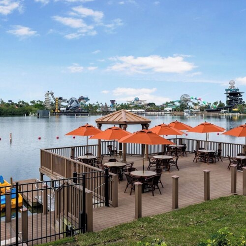 Charming 2-bedroom resort with AC, WiFi in delightful Orlando
