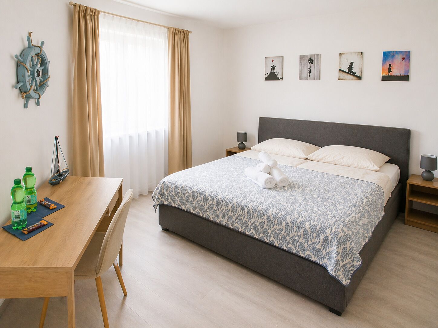 Quarto casal | Escrivaninha, espaço de trabalho para notebook, Wi-Fi de cortesia