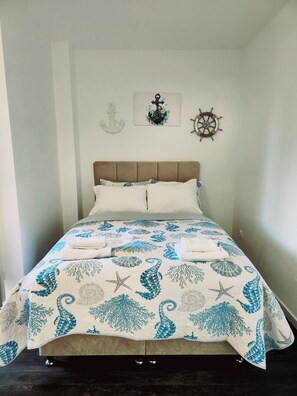 Family Triple Room | Desk, laptop workspace, free WiFi - Hotel am Seehafen (Hamburg)