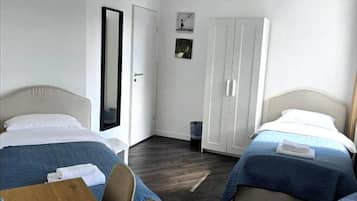 Tripla Standard | Una scrivania, postazione laptop, Wi-Fi gratuito