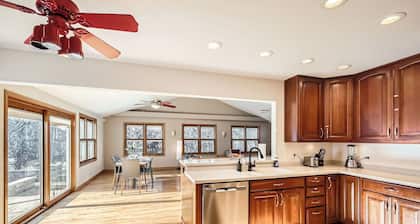 Massive 5BR, 4-level 3k+sqft House, PokerRoom,PoolTable, Darts, Bowling,Grill