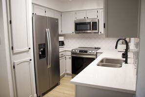 Fridge, microwave, oven, stovetop - Family-Friendly Home at the Heart of DFW- close to all popular attrations! (Euless)