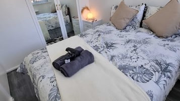 2 bedrooms, iron/ironing board, WiFi, bed sheets