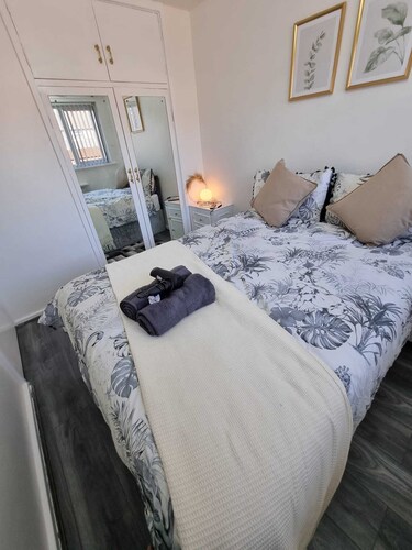 Homely space - walking distance to city centre w/ free parking & Netflix