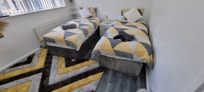 2 chambres, fer et planche à repasser, Wi-Fi, draps fournis