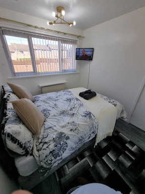 2 chambres, fer et planche à repasser, Wi-Fi, draps fournis