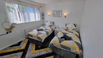 2 bedrooms, iron/ironing board, WiFi, bed sheets