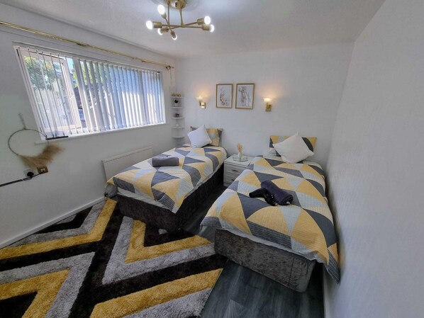 2 dormitorios, tabla de planchar con plancha, wifi y ropa de cama