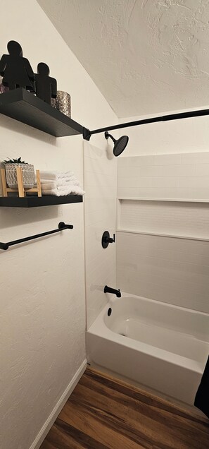 Handdukar, tvål, schampo och toalettpapper