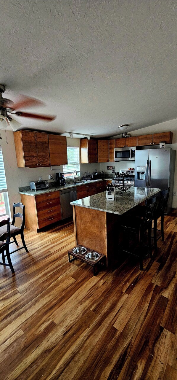 Fridge, microwave, oven, stovetop - Livin' La Veta Loca (La Veta)