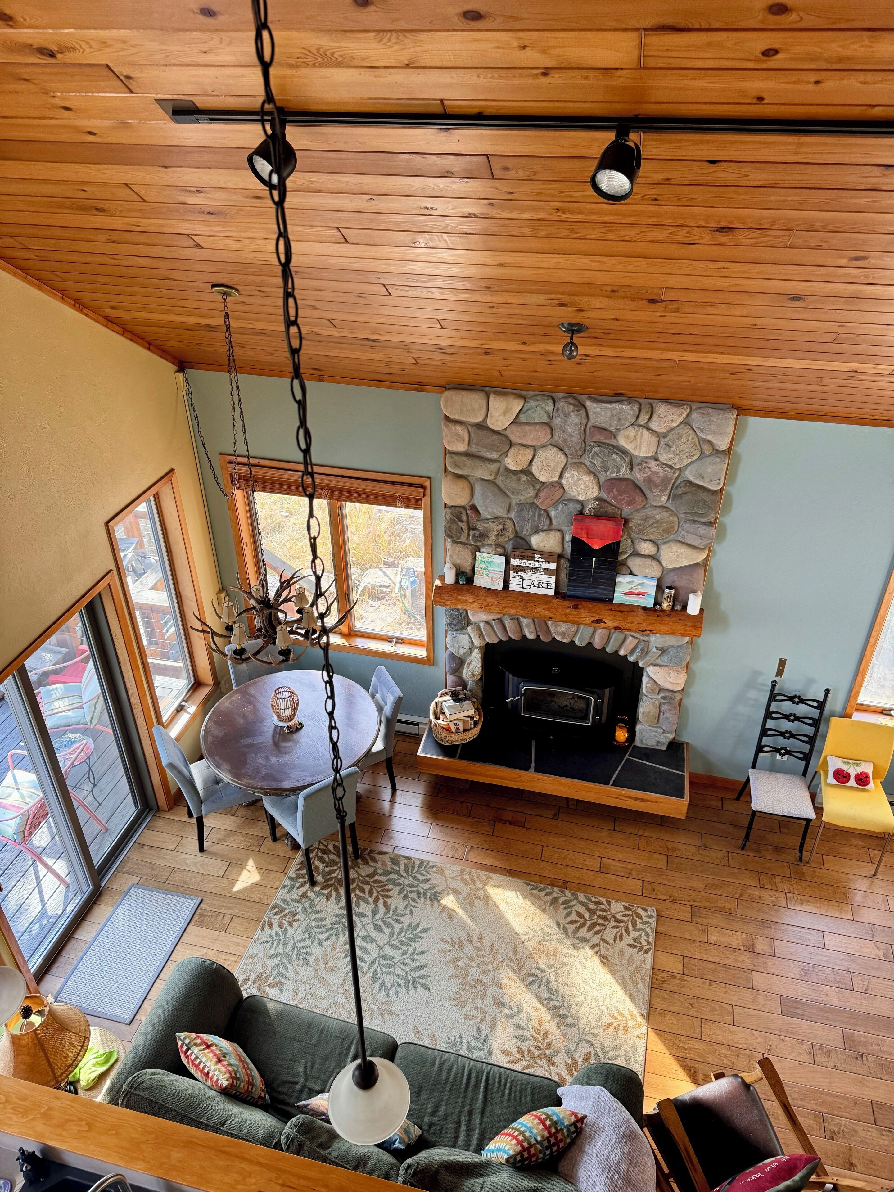 Smart TV, fireplace, books