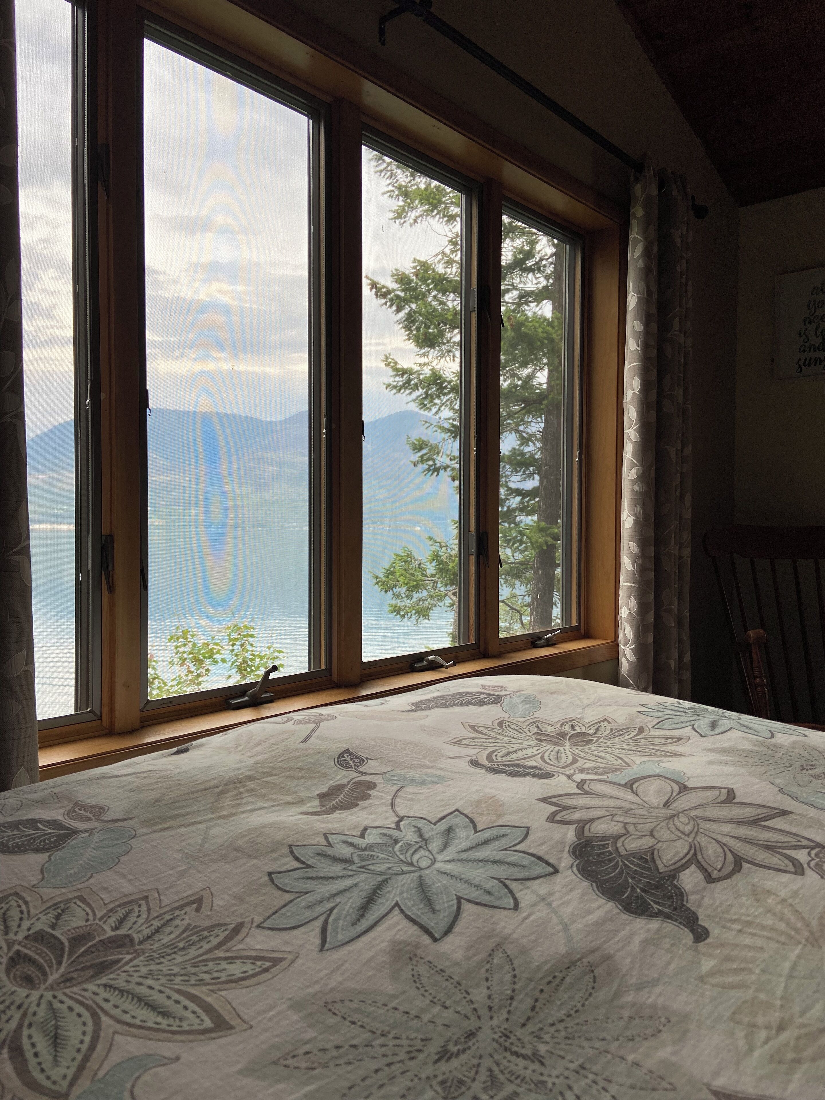 2 bedrooms, internet, bed sheets