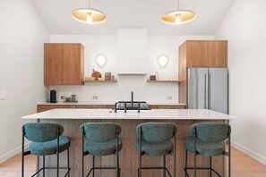 Micro-ondes, four, plaque de cuisson, lave-vaisselle