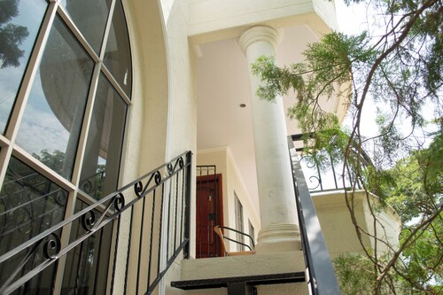 Comfortable and quiet apt north, in front of Alamedas del Sinu, suitable for family.