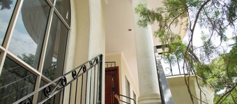 Comfortable and quiet apt north, in front of Alamedas del Sinu, suitable for family.