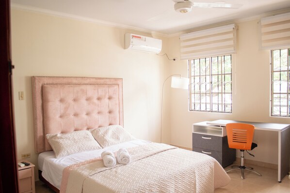 3 bedrooms, iron/ironing board, WiFi, bed sheets