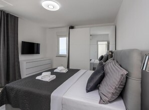 4 bedrooms, WiFi, bed sheets - Villa Fran - Four Bedroom Villa with Private Pool (Smrika)