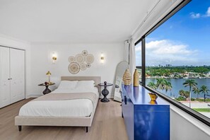 5 bedrooms, desk, iron/ironing board, travel crib