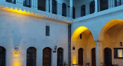 ORPHEUS BOUTİQUE HOTEL