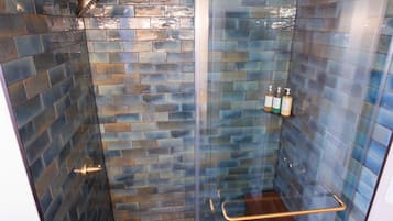 Deluxe Room, Valley View | Bathroom | Designer toiletries, hair dryer, towels, soap
